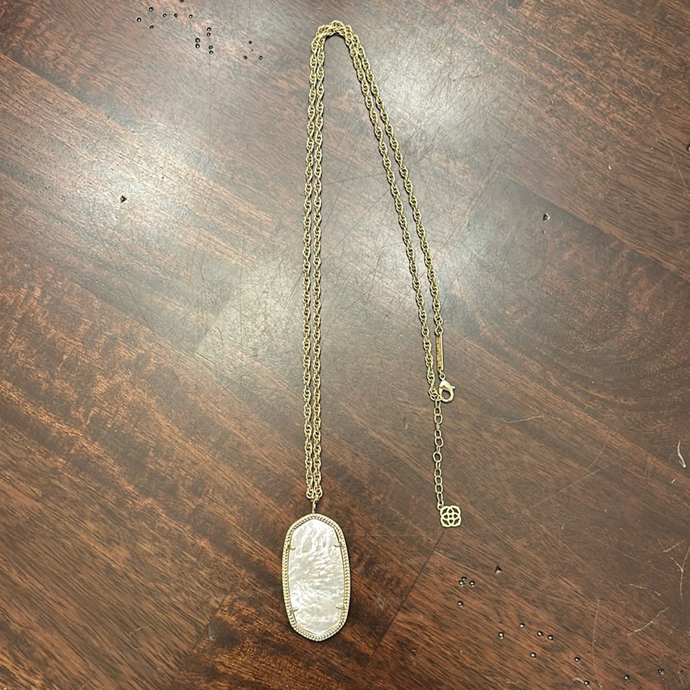 Kendra Scott ivory pendant necklace